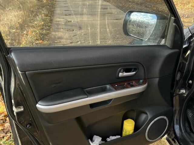 Черный Сузуки Гранд Витара, объемом двигателя 2 л и пробегом 296 тыс. км за 6500 $, фото 7 на Automoto.ua