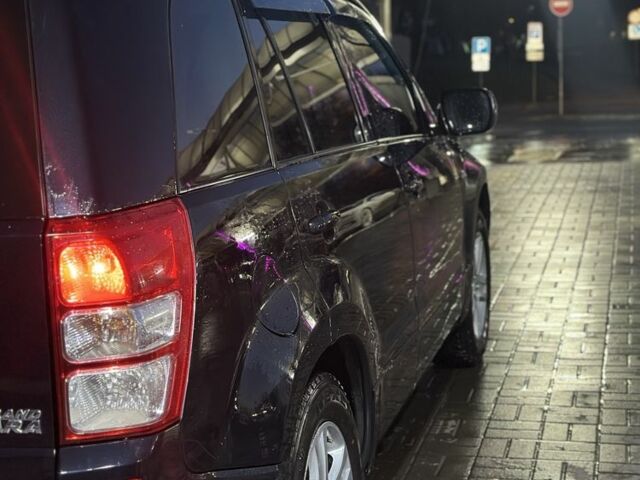 Чорний Сузукі Гранд Вітара, об'ємом двигуна 2 л та пробігом 300 тис. км за 6599 $, фото 5 на Automoto.ua