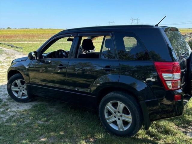 Чорний Сузукі Гранд Вітара, об'ємом двигуна 2 л та пробігом 285 тис. км за 6800 $, фото 2 на Automoto.ua