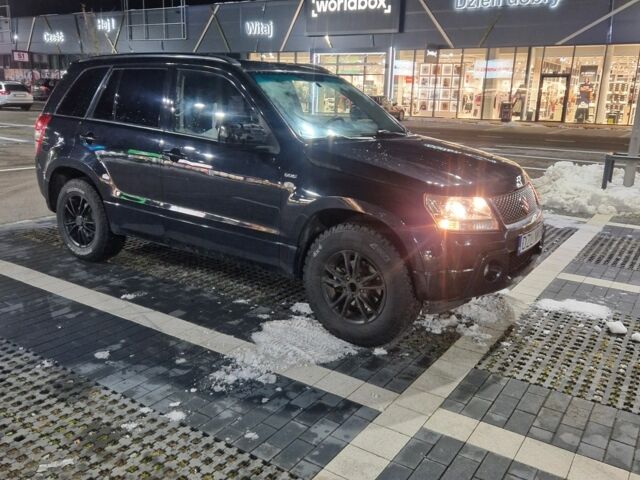 Черный Сузуки Гранд Витара, объемом двигателя 2 л и пробегом 220 тыс. км за 3700 $, фото 1 на Automoto.ua