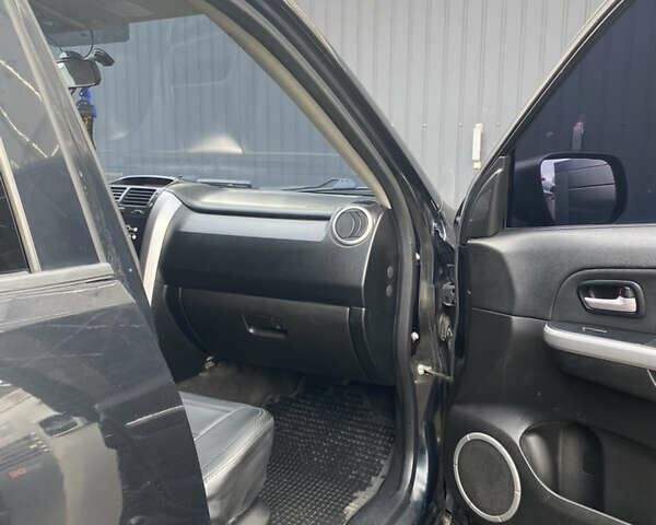 Черный Сузуки Гранд Витара, объемом двигателя 2 л и пробегом 252 тыс. км за 6950 $, фото 12 на Automoto.ua