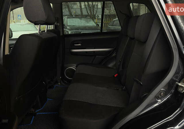 Черный Сузуки Гранд Витара, объемом двигателя 2 л и пробегом 220 тыс. км за 6500 $, фото 10 на Automoto.ua