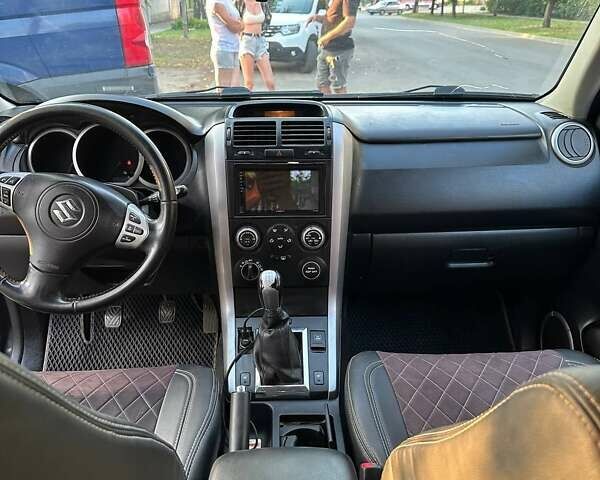 Черный Сузуки Гранд Витара, объемом двигателя 1.87 л и пробегом 278 тыс. км за 10300 $, фото 7 на Automoto.ua