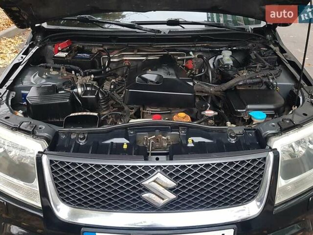 Черный Сузуки Гранд Витара, объемом двигателя 2 л и пробегом 235 тыс. км за 7300 $, фото 6 на Automoto.ua