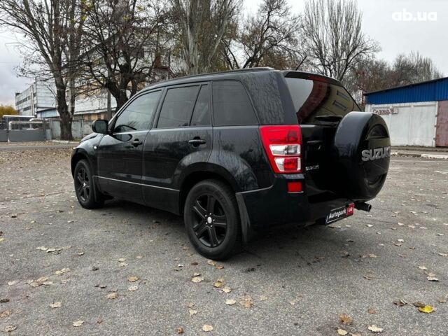 Чорний Сузукі Гранд Вітара, об'ємом двигуна 2 л та пробігом 238 тис. км за 8790 $, фото 4 на Automoto.ua