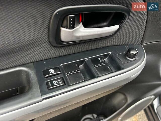 Черный Сузуки Гранд Витара, объемом двигателя 2 л и пробегом 238 тыс. км за 8790 $, фото 17 на Automoto.ua