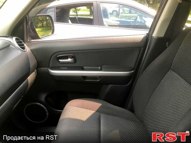 Черный Сузуки Гранд Витара, объемом двигателя 2 л и пробегом 265 тыс. км за 8500 $, фото 3 на Automoto.ua