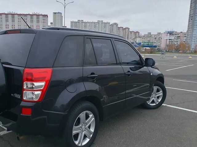 Чорний Сузукі Гранд Вітара, об'ємом двигуна 2 л та пробігом 251 тис. км за 7000 $, фото 2 на Automoto.ua