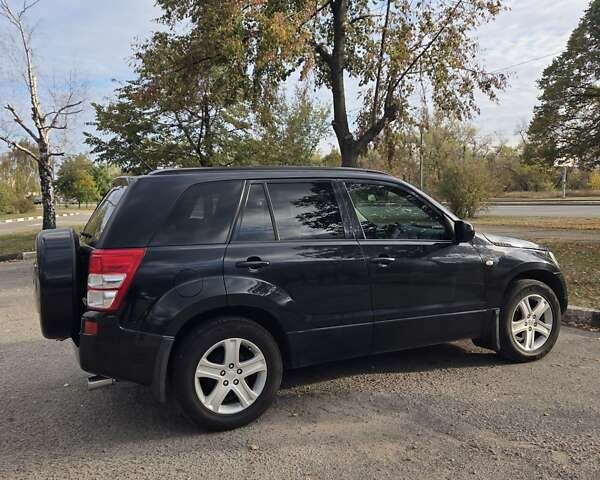 Чорний Сузукі Гранд Вітара, об'ємом двигуна 2 л та пробігом 237 тис. км за 8500 $, фото 5 на Automoto.ua