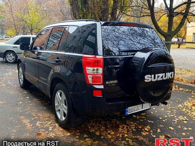 Черный Сузуки Гранд Витара, объемом двигателя 2 л и пробегом 235 тыс. км за 7500 $, фото 1 на Automoto.ua
