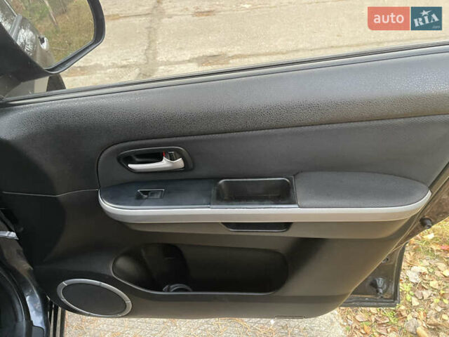 Черный Сузуки Гранд Витара, объемом двигателя 2 л и пробегом 290 тыс. км за 6200 $, фото 12 на Automoto.ua