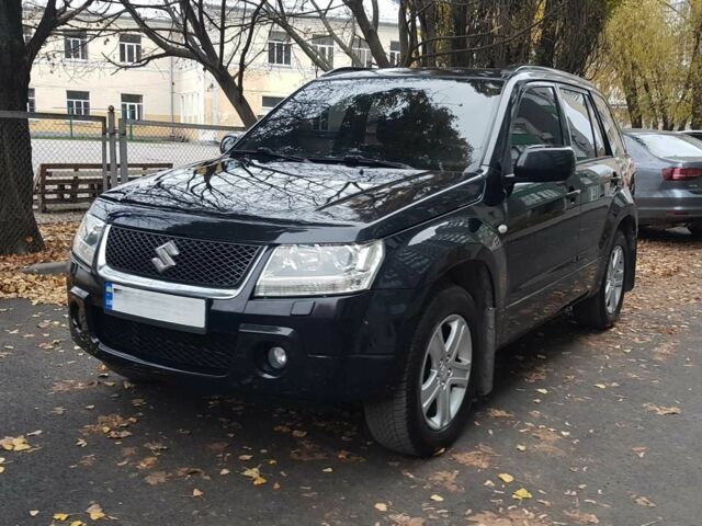 Черный Сузуки Гранд Витара, объемом двигателя 2 л и пробегом 235 тыс. км за 7500 $, фото 2 на Automoto.ua