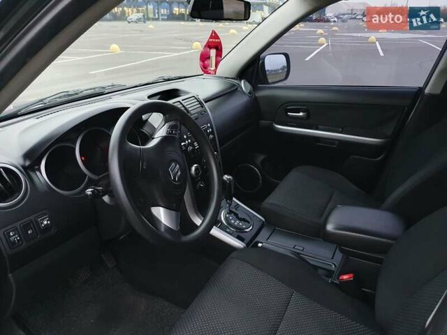 Чорний Сузукі Гранд Вітара, об'ємом двигуна 2 л та пробігом 251 тис. км за 7000 $, фото 5 на Automoto.ua