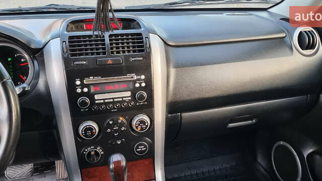 Чорний Сузукі Гранд Вітара, об'ємом двигуна 2 л та пробігом 245 тис. км за 5500 $, фото 7 на Automoto.ua