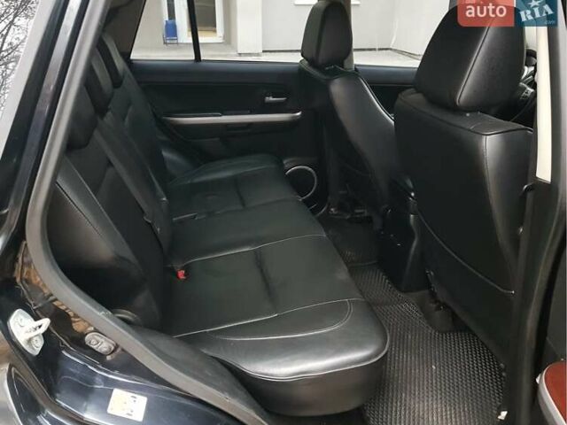 Черный Сузуки Гранд Витара, объемом двигателя 2 л и пробегом 235 тыс. км за 7300 $, фото 5 на Automoto.ua