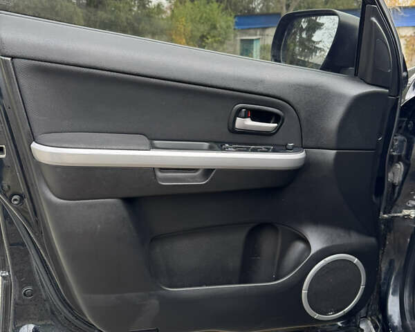 Черный Сузуки Гранд Витара, объемом двигателя 2 л и пробегом 151 тыс. км за 6999 $, фото 16 на Automoto.ua