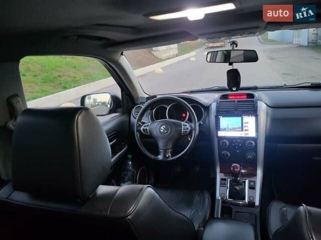Черный Сузуки Гранд Витара, объемом двигателя 1.9 л и пробегом 250 тыс. км за 4500 $, фото 1 на Automoto.ua