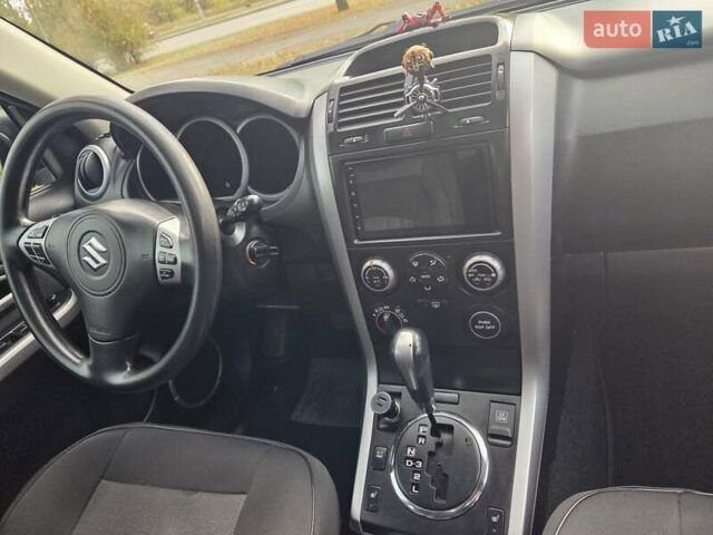 Чорний Сузукі Гранд Вітара, об'ємом двигуна 2 л та пробігом 237 тис. км за 8500 $, фото 12 на Automoto.ua