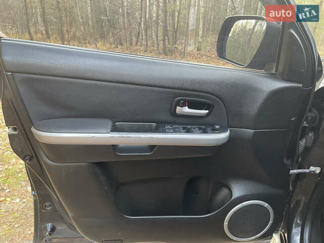 Черный Сузуки Гранд Витара, объемом двигателя 2 л и пробегом 290 тыс. км за 6200 $, фото 9 на Automoto.ua