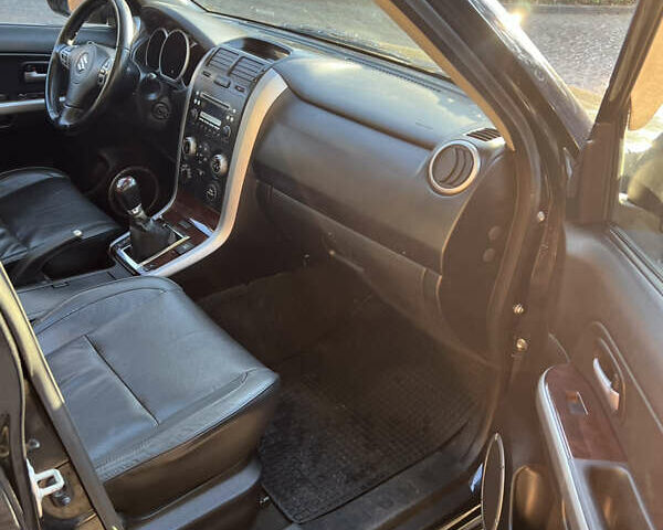 Чорний Сузукі Гранд Вітара, об'ємом двигуна 2 л та пробігом 209 тис. км за 7500 $, фото 29 на Automoto.ua