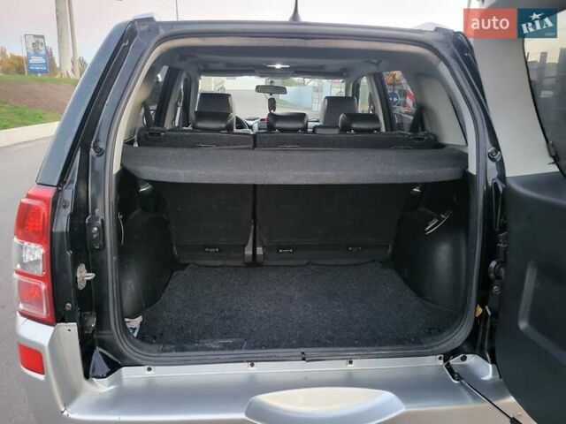 Черный Сузуки Гранд Витара, объемом двигателя 1.9 л и пробегом 250 тыс. км за 4500 $, фото 5 на Automoto.ua