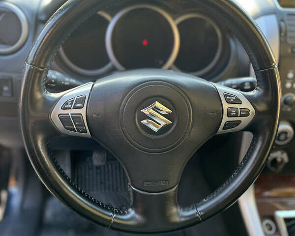 Чорний Сузукі Гранд Вітара, об'ємом двигуна 2 л та пробігом 209 тис. км за 7500 $, фото 12 на Automoto.ua