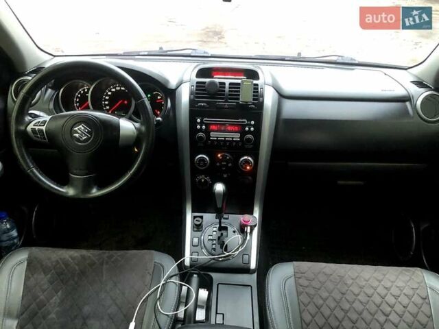 Чорний Сузукі Гранд Вітара, об'ємом двигуна 2 л та пробігом 180 тис. км за 6800 $, фото 14 на Automoto.ua