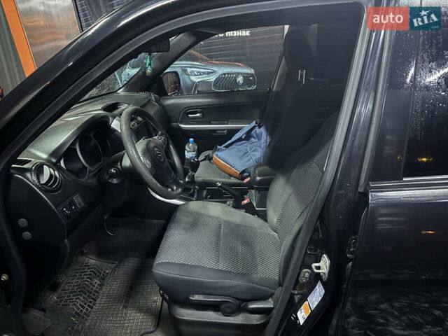 Черный Сузуки Гранд Витара, объемом двигателя 2 л и пробегом 177 тыс. км за 6600 $, фото 6 на Automoto.ua