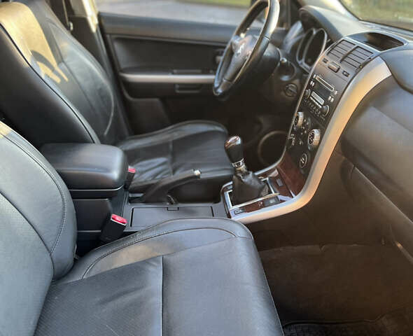 Чорний Сузукі Гранд Вітара, об'ємом двигуна 2 л та пробігом 209 тис. км за 7500 $, фото 31 на Automoto.ua