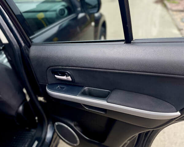 Черный Сузуки Гранд Витара, объемом двигателя 2.7 л и пробегом 255 тыс. км за 5900 $, фото 15 на Automoto.ua