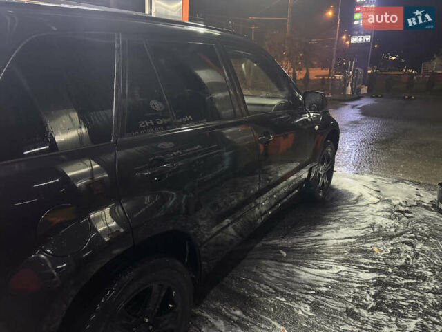 Черный Сузуки Гранд Витара, объемом двигателя 2 л и пробегом 177 тыс. км за 6600 $, фото 2 на Automoto.ua
