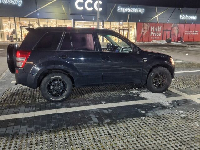 Черный Сузуки Гранд Витара, объемом двигателя 2 л и пробегом 220 тыс. км за 3700 $, фото 2 на Automoto.ua