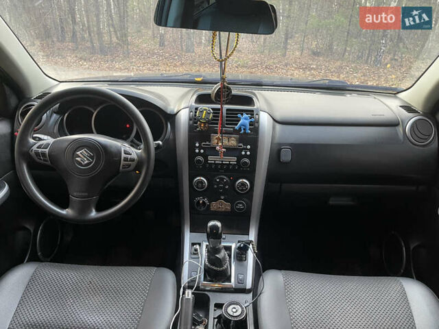Черный Сузуки Гранд Витара, объемом двигателя 2 л и пробегом 290 тыс. км за 6200 $, фото 8 на Automoto.ua