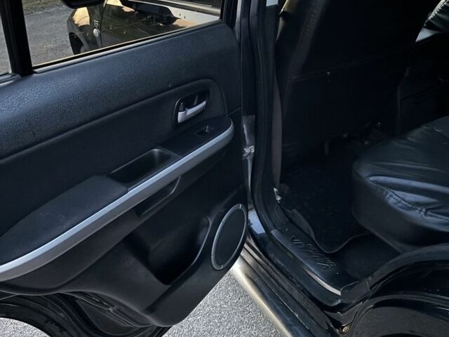 Чорний Сузукі Гранд Вітара, об'ємом двигуна 2.7 л та пробігом 285 тис. км за 7000 $, фото 4 на Automoto.ua