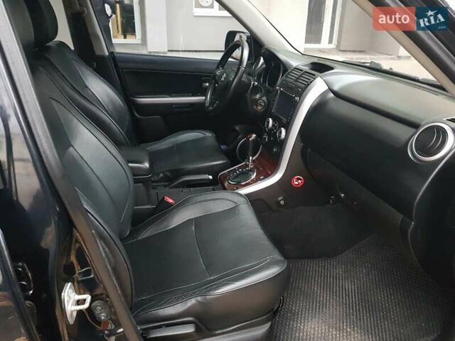 Черный Сузуки Гранд Витара, объемом двигателя 2 л и пробегом 235 тыс. км за 7300 $, фото 4 на Automoto.ua