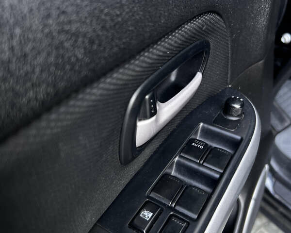 Черный Сузуки Гранд Витара, объемом двигателя 2 л и пробегом 211 тыс. км за 7499 $, фото 9 на Automoto.ua