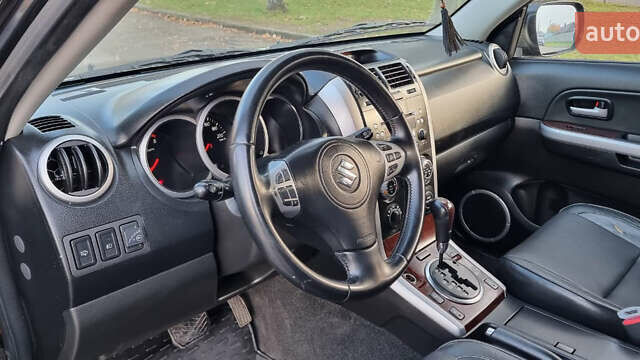 Чорний Сузукі Гранд Вітара, об'ємом двигуна 2 л та пробігом 245 тис. км за 5450 $, фото 12 на Automoto.ua