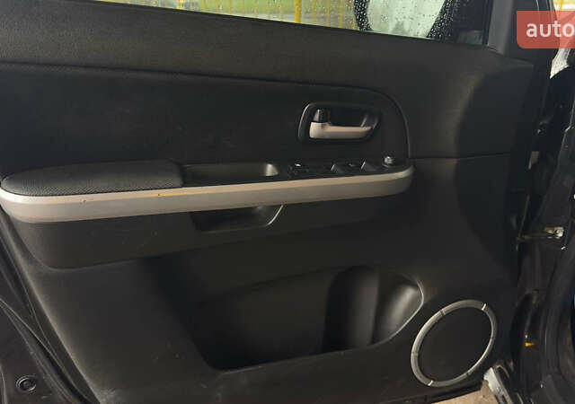 Черный Сузуки Гранд Витара, объемом двигателя 2 л и пробегом 220 тыс. км за 6500 $, фото 3 на Automoto.ua