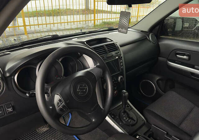 Черный Сузуки Гранд Витара, объемом двигателя 2 л и пробегом 220 тыс. км за 6500 $, фото 4 на Automoto.ua