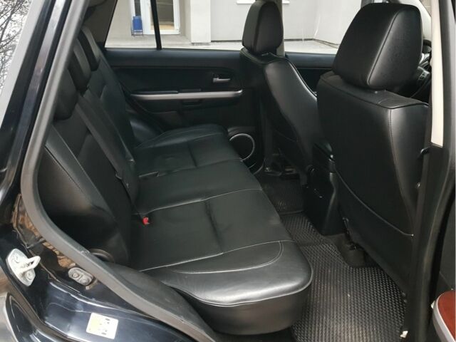 Черный Сузуки Гранд Витара, объемом двигателя 2 л и пробегом 235 тыс. км за 7500 $, фото 5 на Automoto.ua