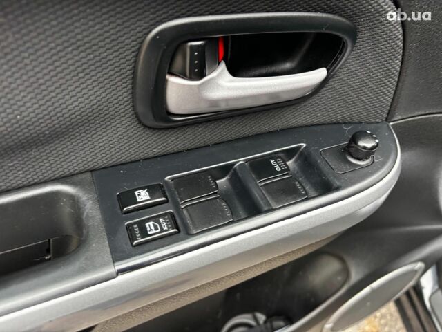 Чорний Сузукі Гранд Вітара, об'ємом двигуна 2 л та пробігом 238 тис. км за 8790 $, фото 17 на Automoto.ua