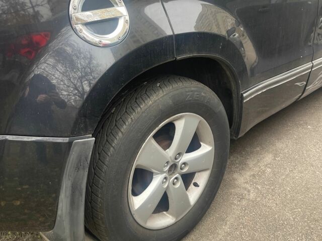 Черный Сузуки Гранд Витара, объемом двигателя 2.4 л и пробегом 152 тыс. км за 7200 $, фото 4 на Automoto.ua