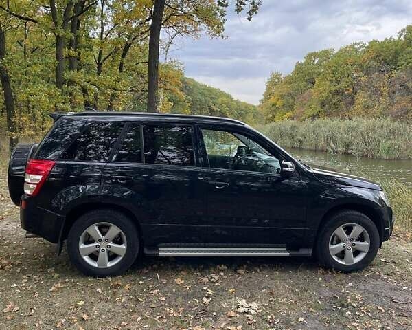 Чорний Сузукі Гранд Вітара, об'ємом двигуна 2.39 л та пробігом 176 тис. км за 8600 $, фото 6 на Automoto.ua