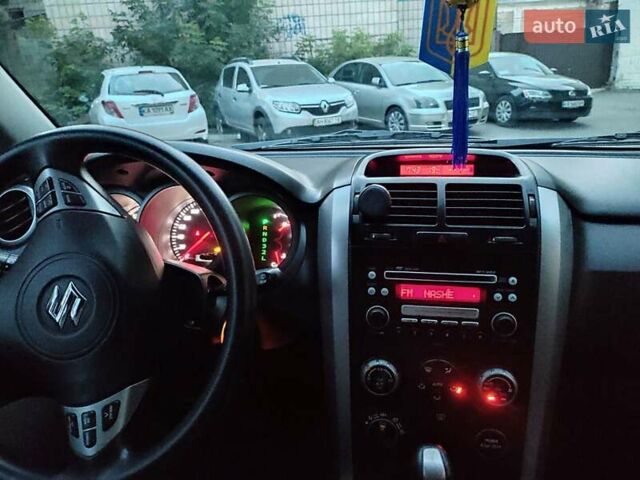 Чорний Сузукі Гранд Вітара, об'ємом двигуна 2 л та пробігом 130 тис. км за 8200 $, фото 7 на Automoto.ua