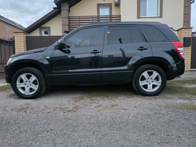 Чорний Сузукі Гранд Вітара, об'ємом двигуна 2 л та пробігом 150 тис. км за 10500 $, фото 1 на Automoto.ua