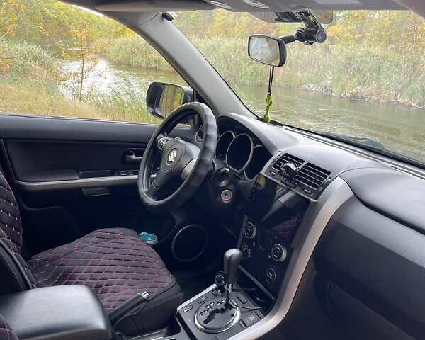 Чорний Сузукі Гранд Вітара, об'ємом двигуна 2.39 л та пробігом 176 тис. км за 8600 $, фото 13 на Automoto.ua