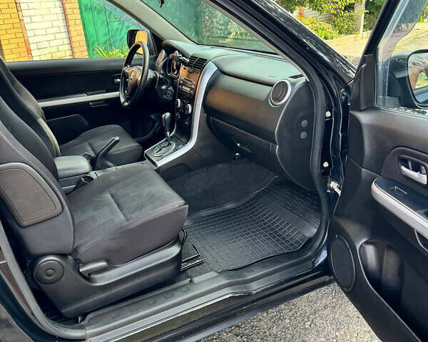 Чорний Сузукі Гранд Вітара, об'ємом двигуна 2.4 л та пробігом 170 тис. км за 8800 $, фото 7 на Automoto.ua