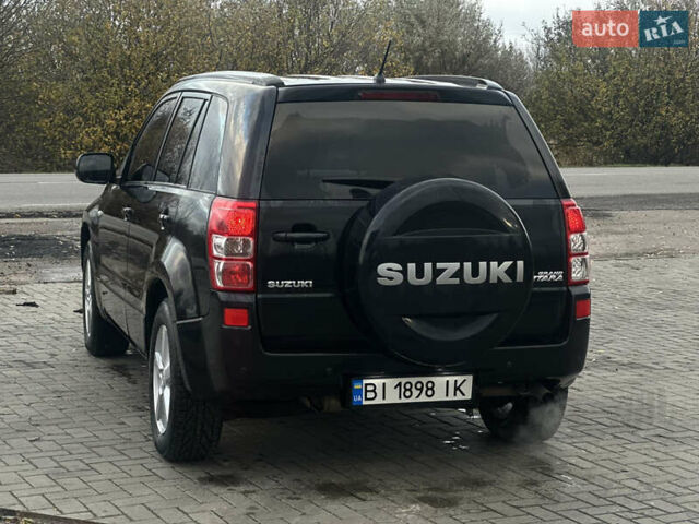 Черный Сузуки Гранд Витара, объемом двигателя 2 л и пробегом 235 тыс. км за 10500 $, фото 4 на Automoto.ua