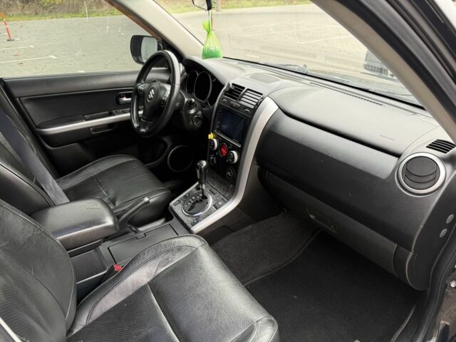 Чорний Сузукі Гранд Вітара, об'ємом двигуна 2.4 л та пробігом 135 тис. км за 8100 $, фото 10 на Automoto.ua