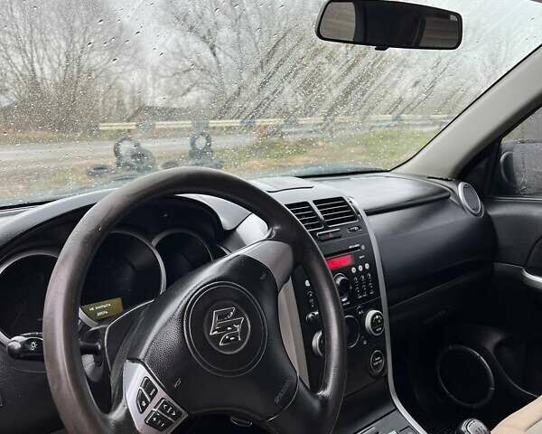 Черный Сузуки Гранд Витара, объемом двигателя 2.39 л и пробегом 289 тыс. км за 9500 $, фото 11 на Automoto.ua